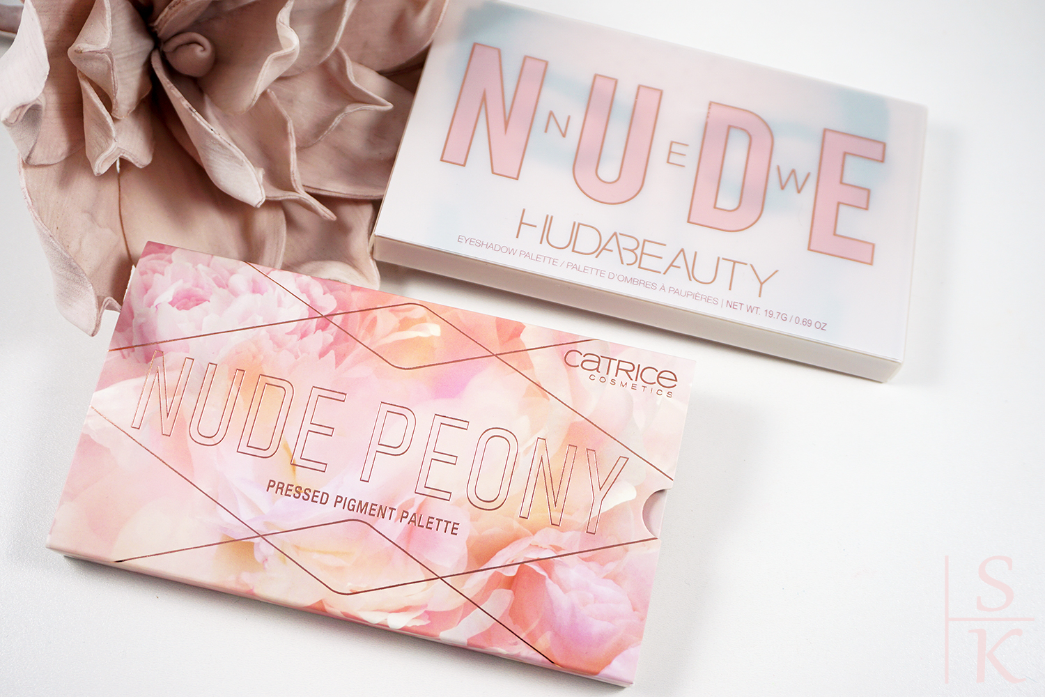 Ist die Catrice Nude Peony Pressed Pigment Palette ein gutes Dupe Huda Beauty The New Nude Palette? @Horizont-Blog 